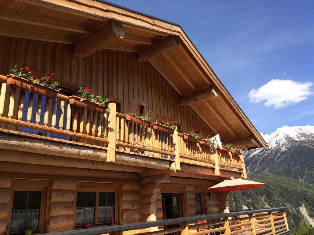 Holzberghof Apartment Umhausen Bagian luar foto